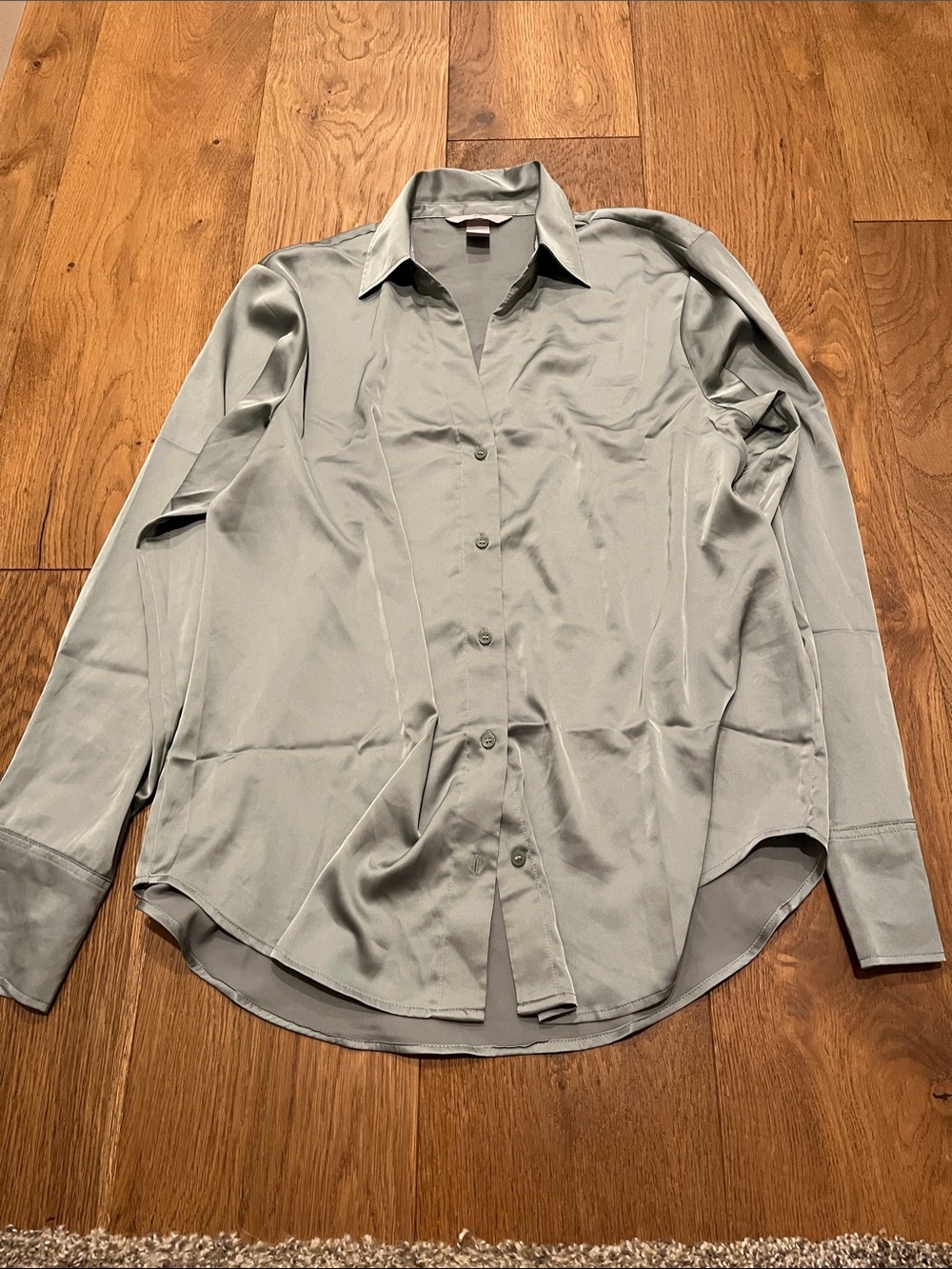 H&M sage green v neck blouse size medium